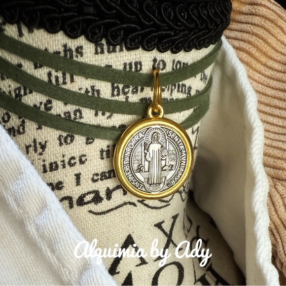 Olive green suede Saint Benedict choker necklace - Picture 1 of 1